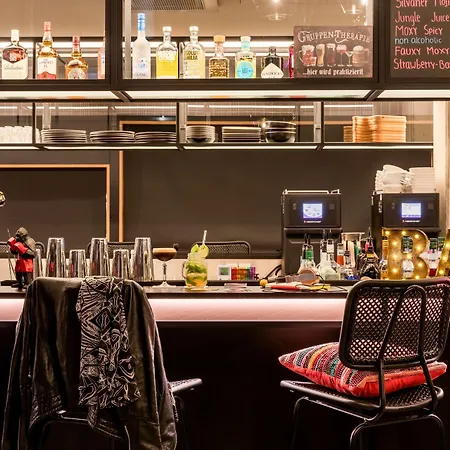 Hotel Moxy 3*