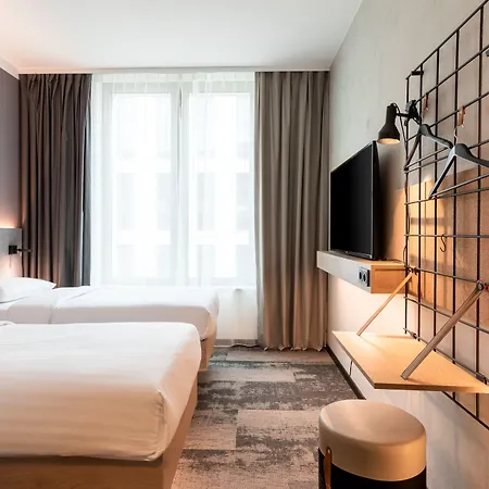 Moxy Hotel 3*