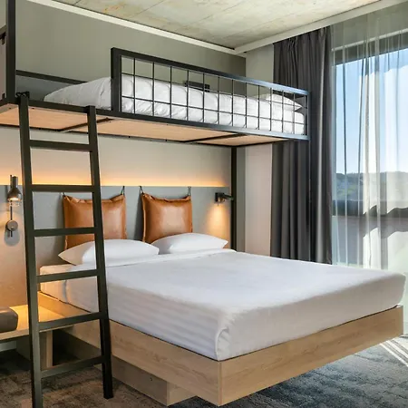 Hotel Moxy 3*
