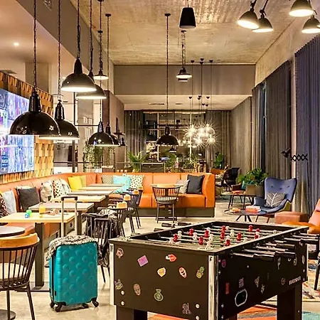 Moxy 3*