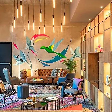 Ξενοδοχείο Moxy 3*